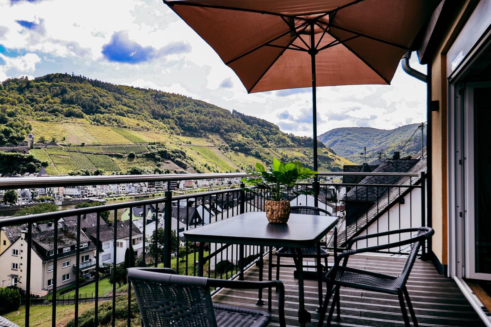 Sky Apartment, Blick Zur Mosel, Grosser Balkon, Kaffeemaschine, Smart Tv Zell an der Mosel Kültér fotó
